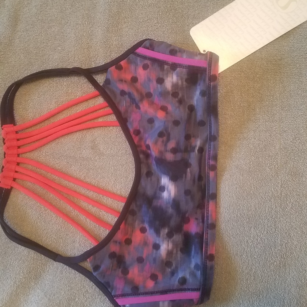 Lululemon Lighten Up Bra